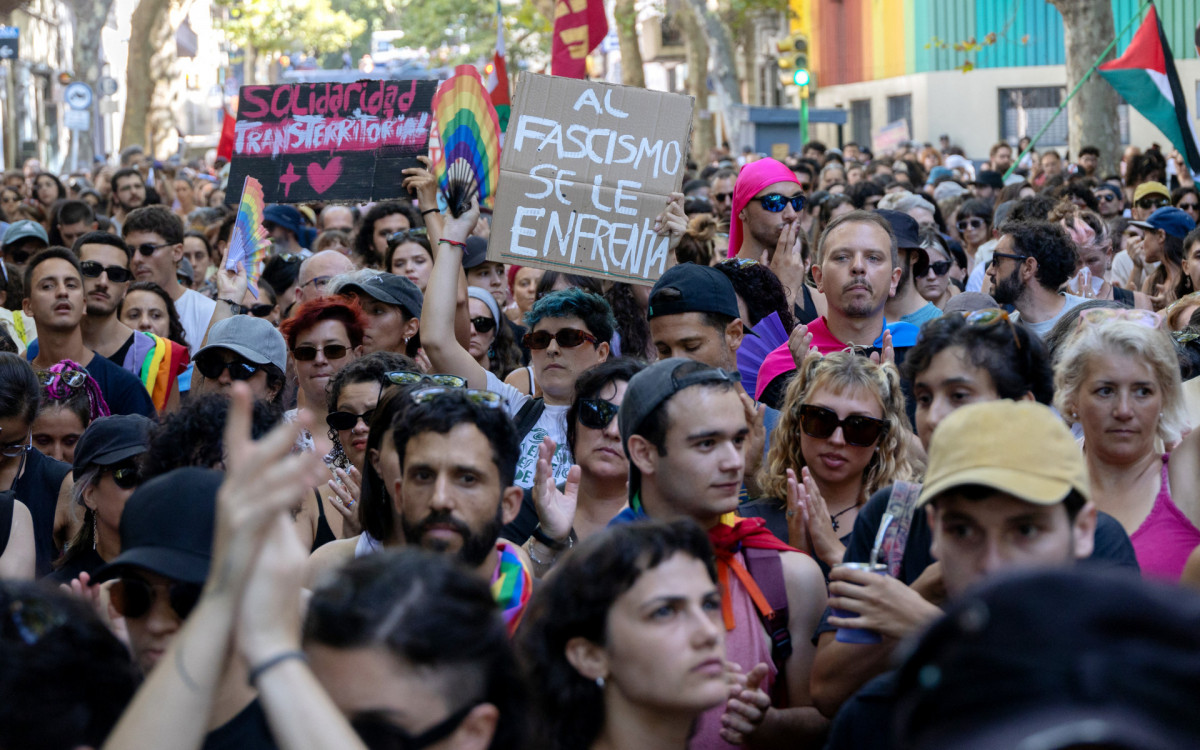 Argentinos levaram diversos cartazes para manifestação neste sábado - Luis Robayo / AFP