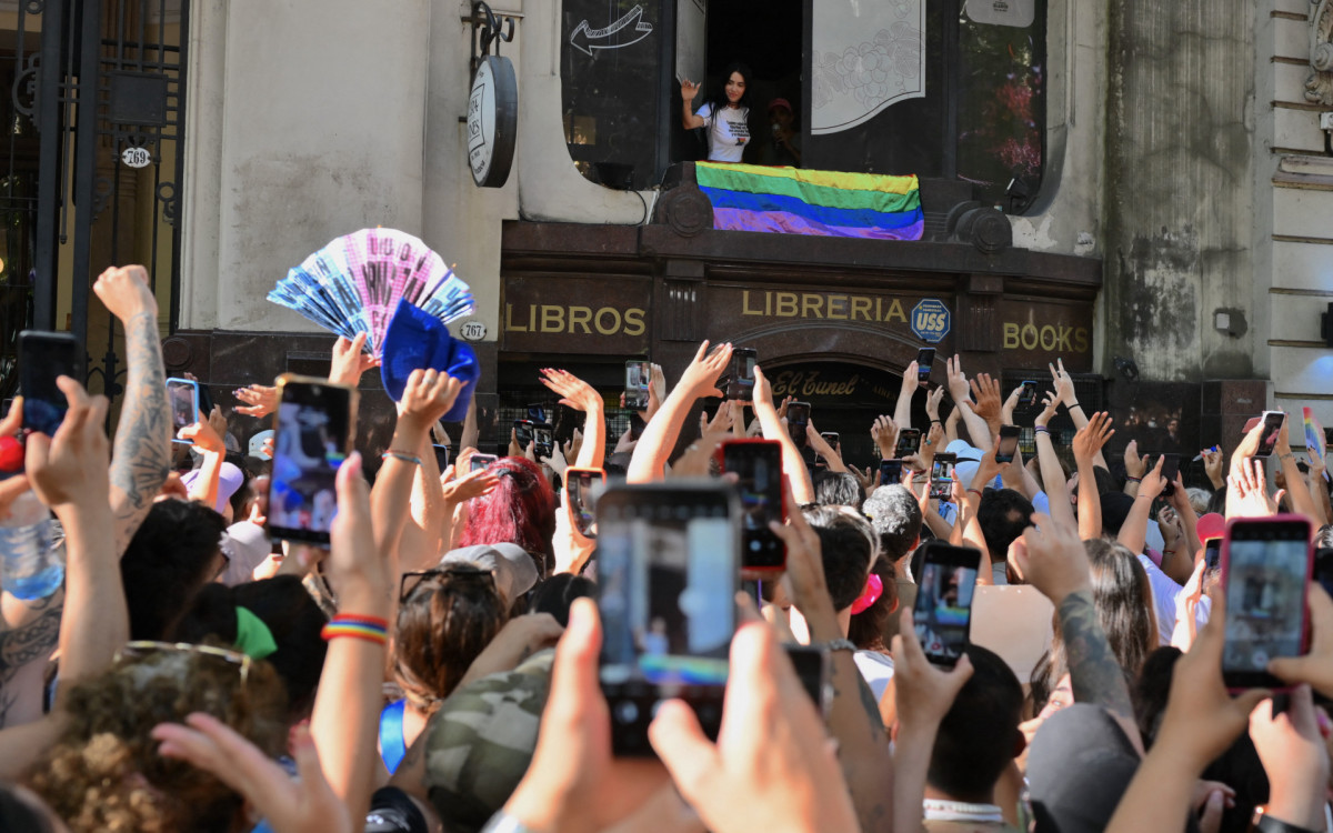 Povo argentino compareceu em massa as ruas contra as atitudes de Milei - Luis Robayo / AFP