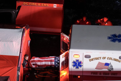 Criança doente era uma das seis pessoas a bordo do avião que caiu na Filadélfia; não há sobreviventes