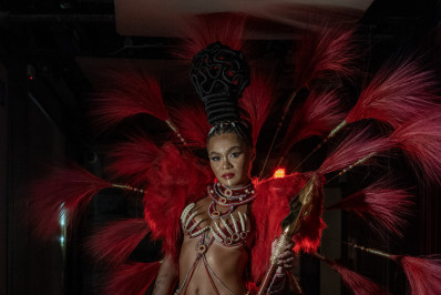 Rainha de bateria da Unidos de Padre Miguel lança projeto que fortalece a cultura do samba no pé