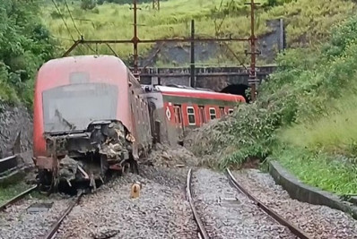 Trem é atingido por deslizamento de terra após temporal em São Paulo