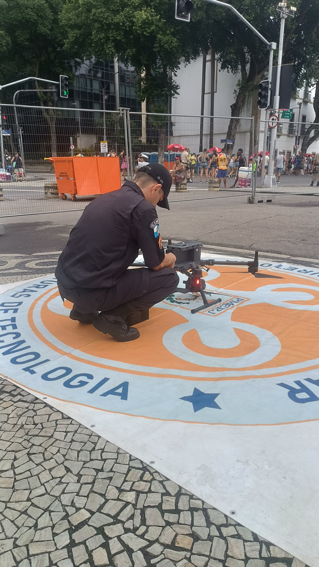 Drone foi usado pela PM para monitorar público em desfile de bloco - @pmerj