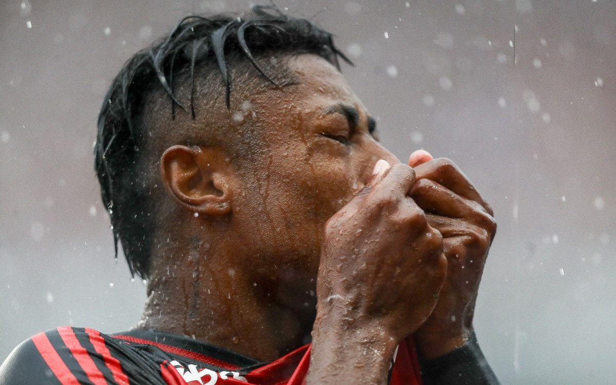 Bruno Henrique fez dois gols contra o Botafogo na Supercopa