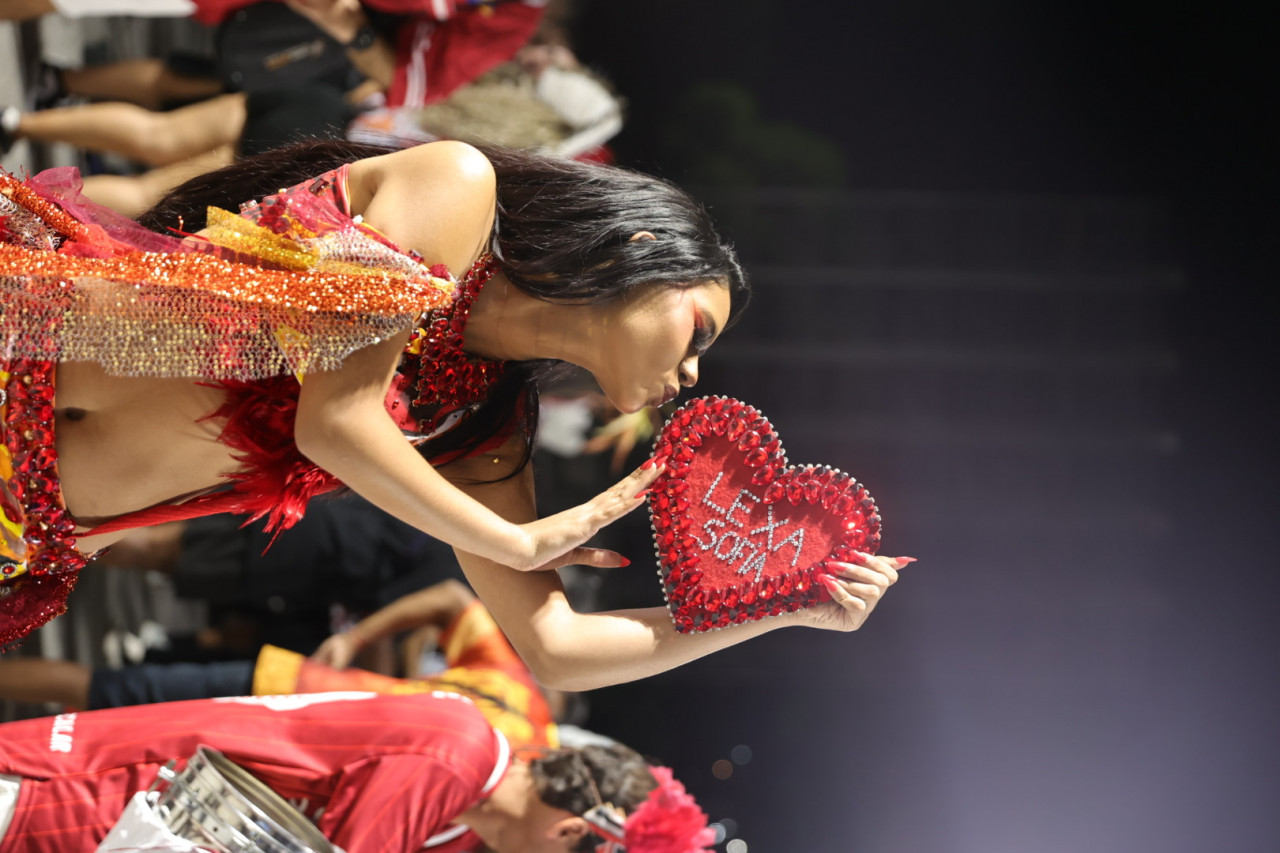 Irmã de Lexa é rainha de bateria da Unidos de Bangu  - Anderson Borde/AgNews 