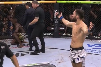 UFC Arábia Saudita: Imavov nocauteia Adesanya de forma brutal e mira cinturão 