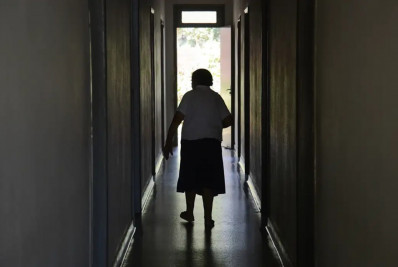 Por que mulheres têm risco maior de Alzheimer do que homens? Cientistas encontram pista