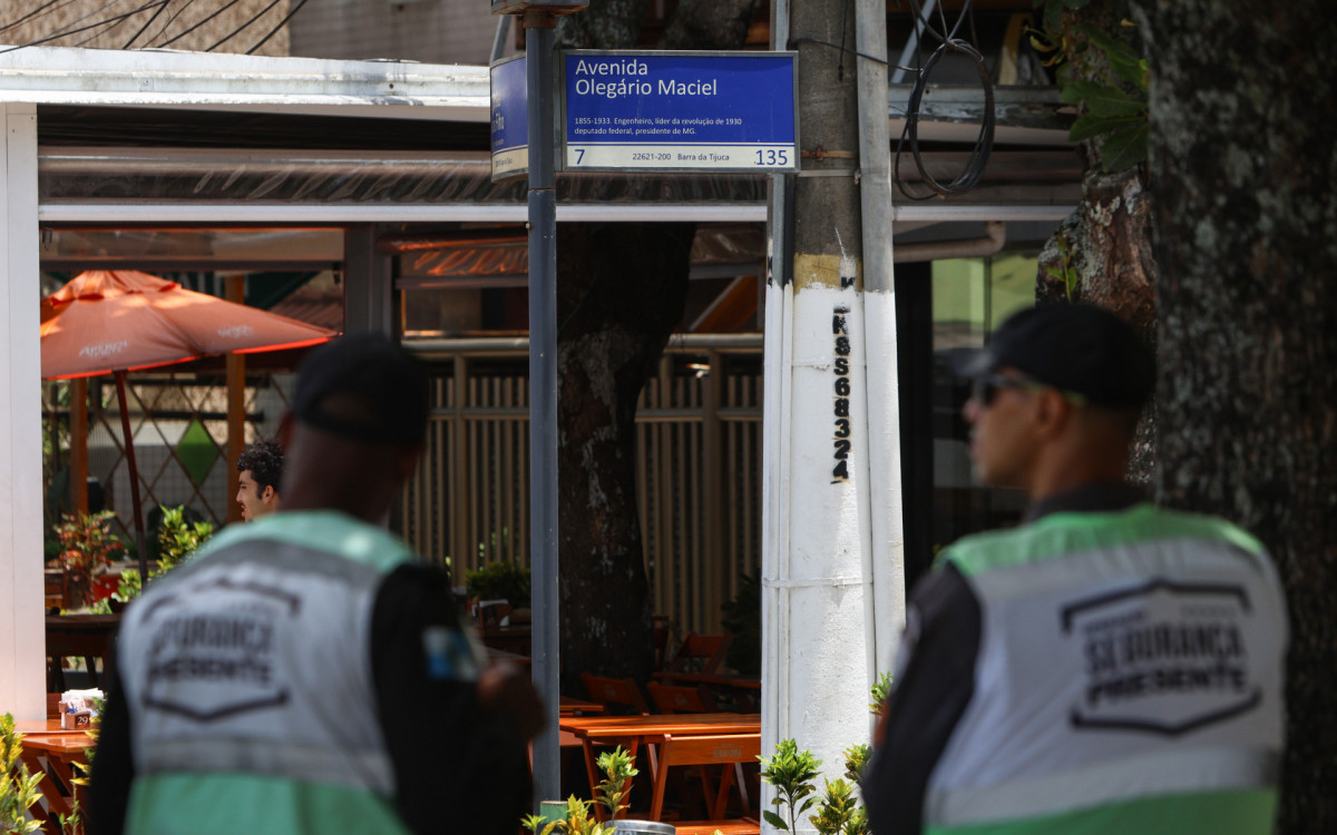 Pauta sobre o aumento no número de assaltos e roubos de celulares na região da Barra da Tijuca. 
