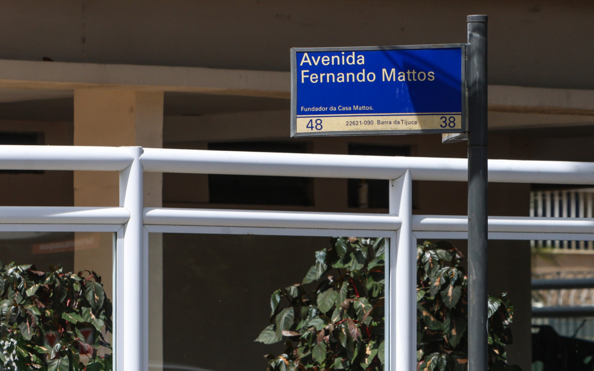 Pauta sobre o aumento no número de assaltos e roubos de celulares na região da Barra da Tijuca. 