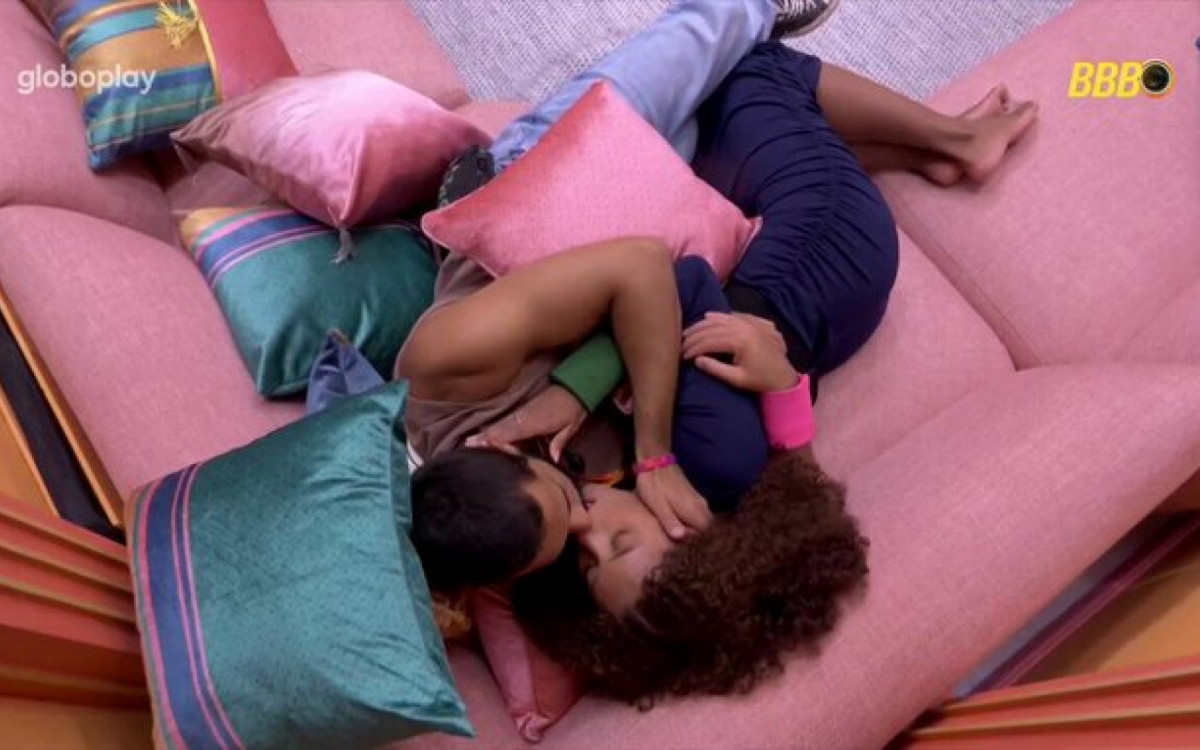 Giovanna e Maike protagonizam cena quente no BBB 25 