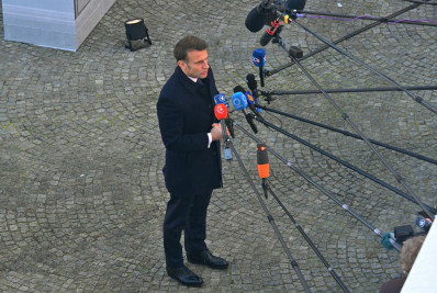 Europa deve 'se fazer respeitar e reagir', alerta Macron diante das ameaças dos EUA