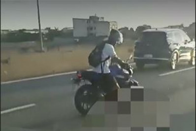 Vídeo: agente do Degase tem celular furtado após ser morto na Linha Amarela