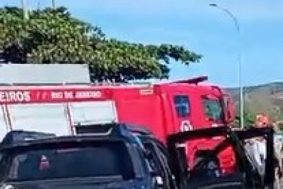 Acidente entre moto e carro deixa adolescente morta na RJ-140, em Arraial do Cabo