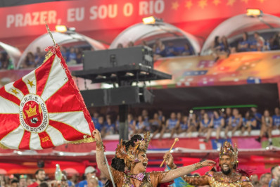 Escolas de samba divulgam nome de Niterói pelo mundo