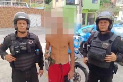Homem se joga de carro e é resgatado por PMs durante tentativa de sequestro