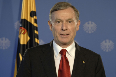 Ex-chanceler alemão é internado em clínica por exaustão profunda