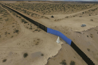 EUA registra 'mínimo histórico' de migrantes interceptados em fronteira com México