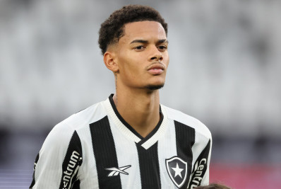 Newton cresce no Botafogo e se firma como opção no meio-campo