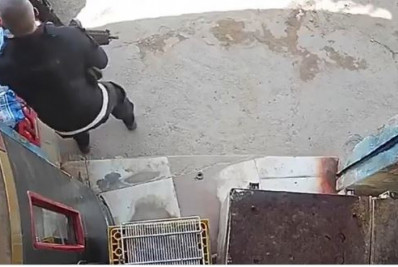 Vídeo: confronto entre PMs e bandidos termina com dois mortos em Belford Roxo