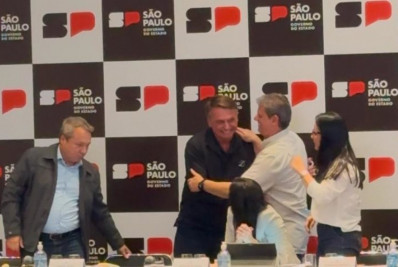 Bolsonaro aparece 'de surpresa' em reunião de Tarcísio com prefeitos sobre enchentes