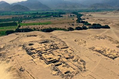 Arqueólogos descobrem pirâmide com cerca de 5 mil anos no Peru