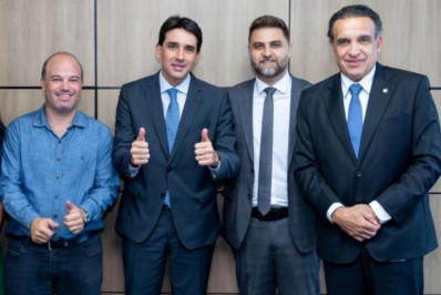 Hugo Leal defende retomada de voos Campos-Rio junto a ministro