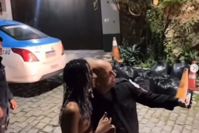 Corregedoria da PM apura conduta de policial flagrado tirando foto com Oruam