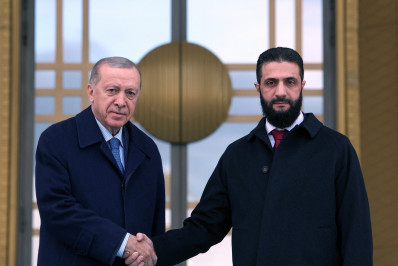 Presidente interino da Síria se reúne com Erdogan na Turquia