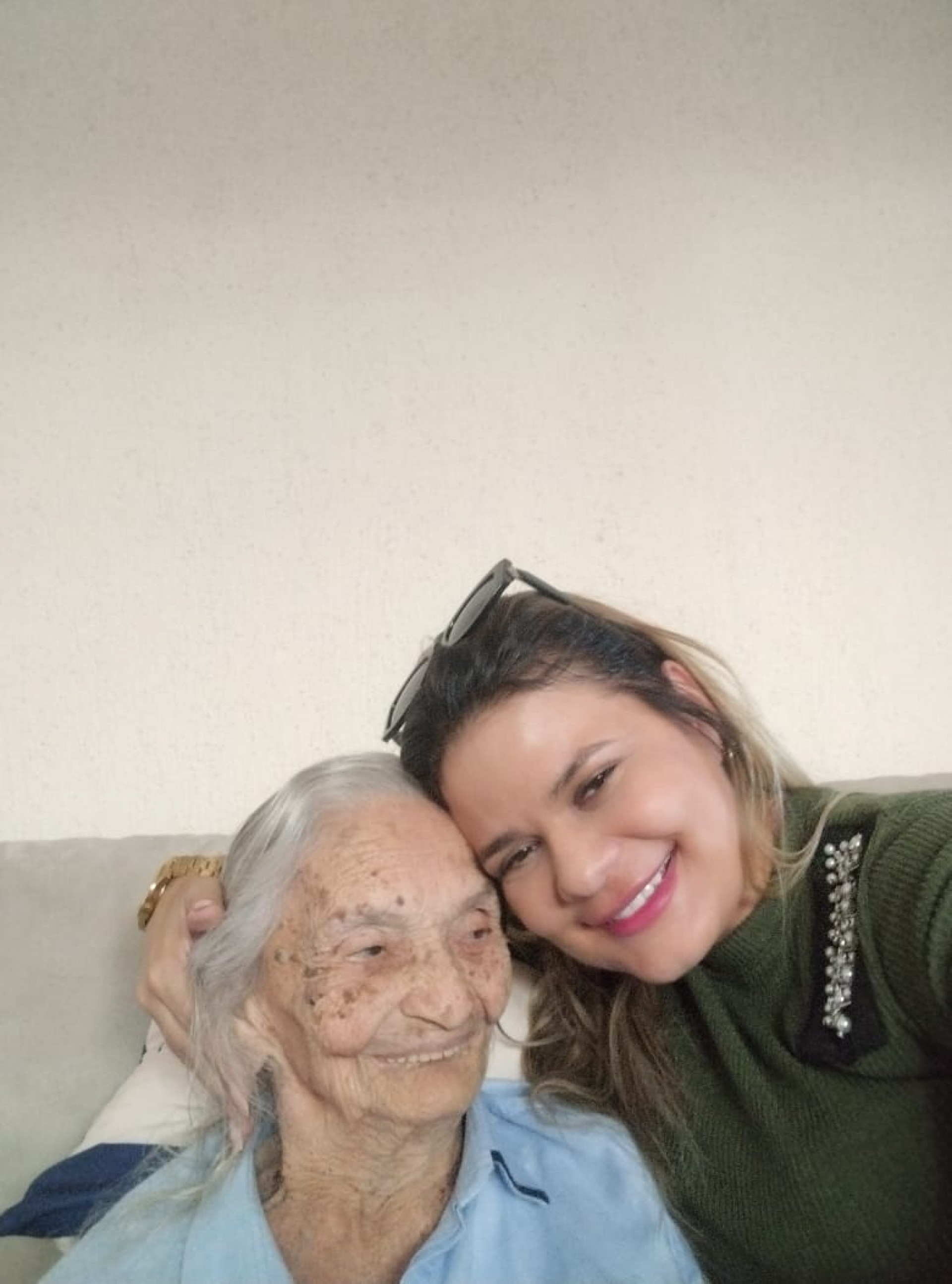 Elizabeth Teixeira e a neta, Wyliana - Divulgação / Arquivo pessoal