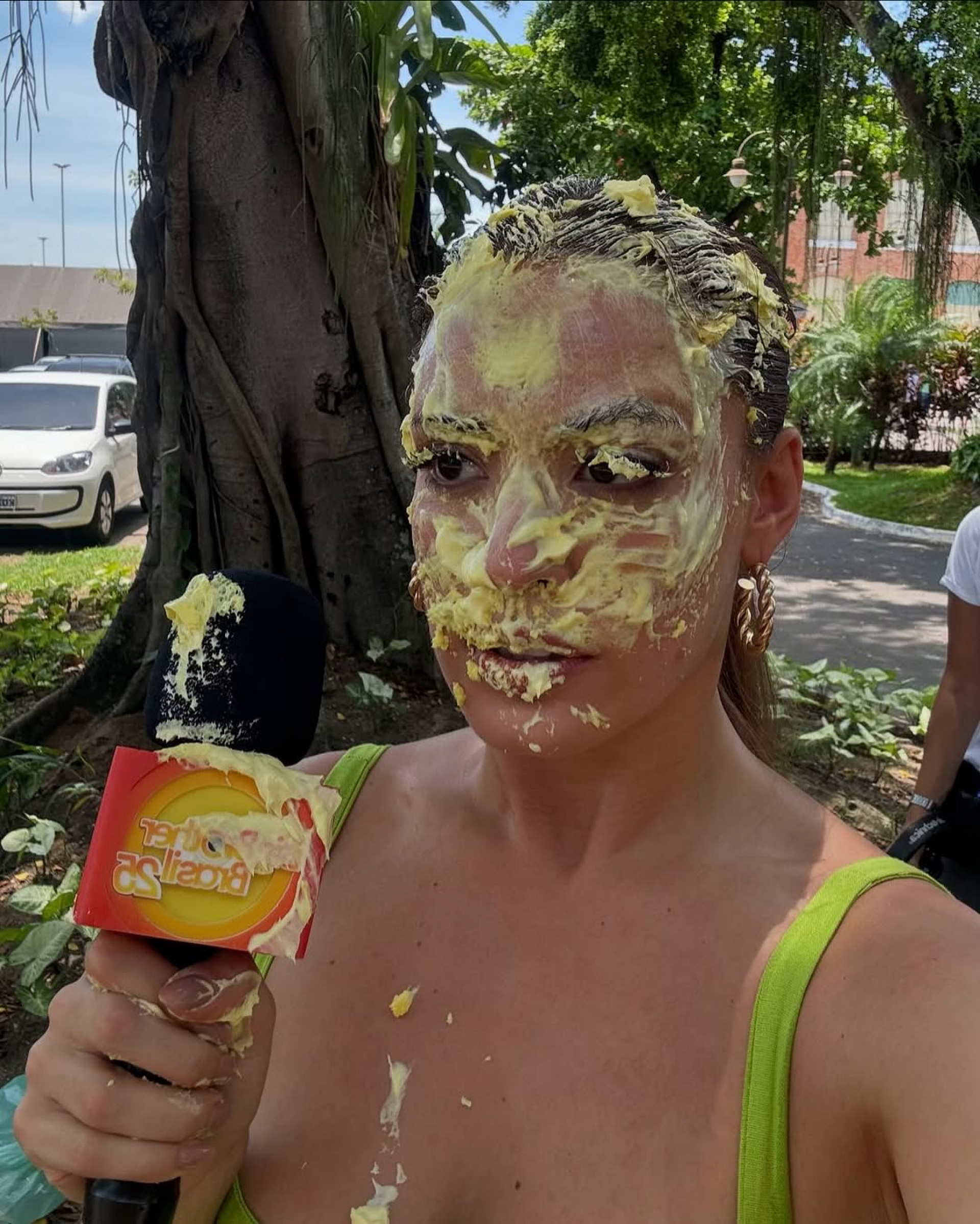 Beatriz Reis levou torta na casa em gravação - Reprodução/Instagram