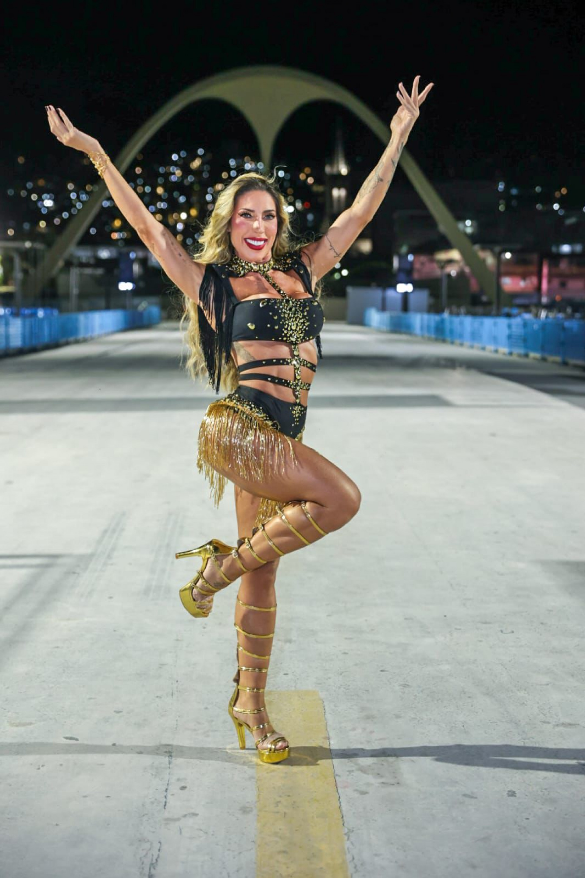 Tati Minerato participa de ensaio da Estácio de Sá - Anderson Bordê/ Divulgação