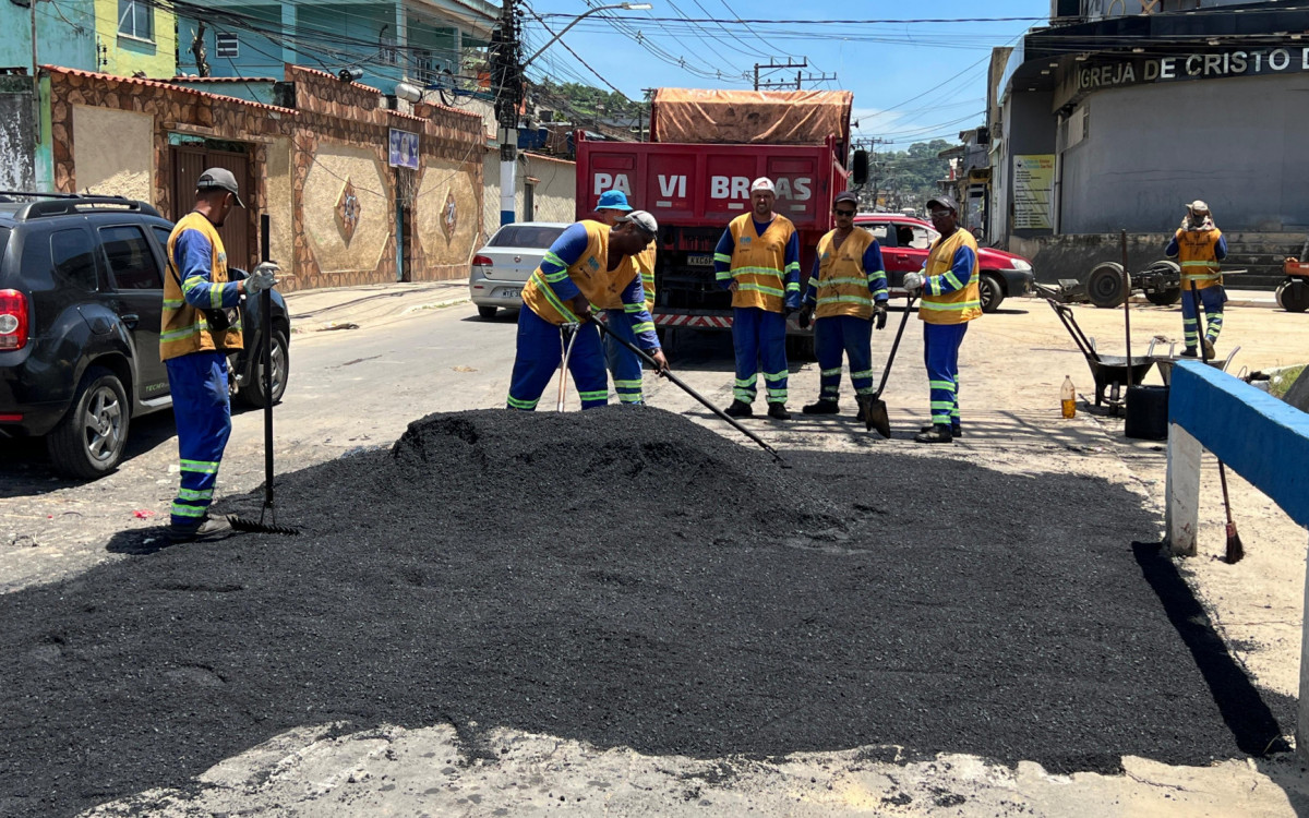 A Avenida General Muller, na altura da Ponte de Itaipu, recebeu camadas de pavimentação asfáltica