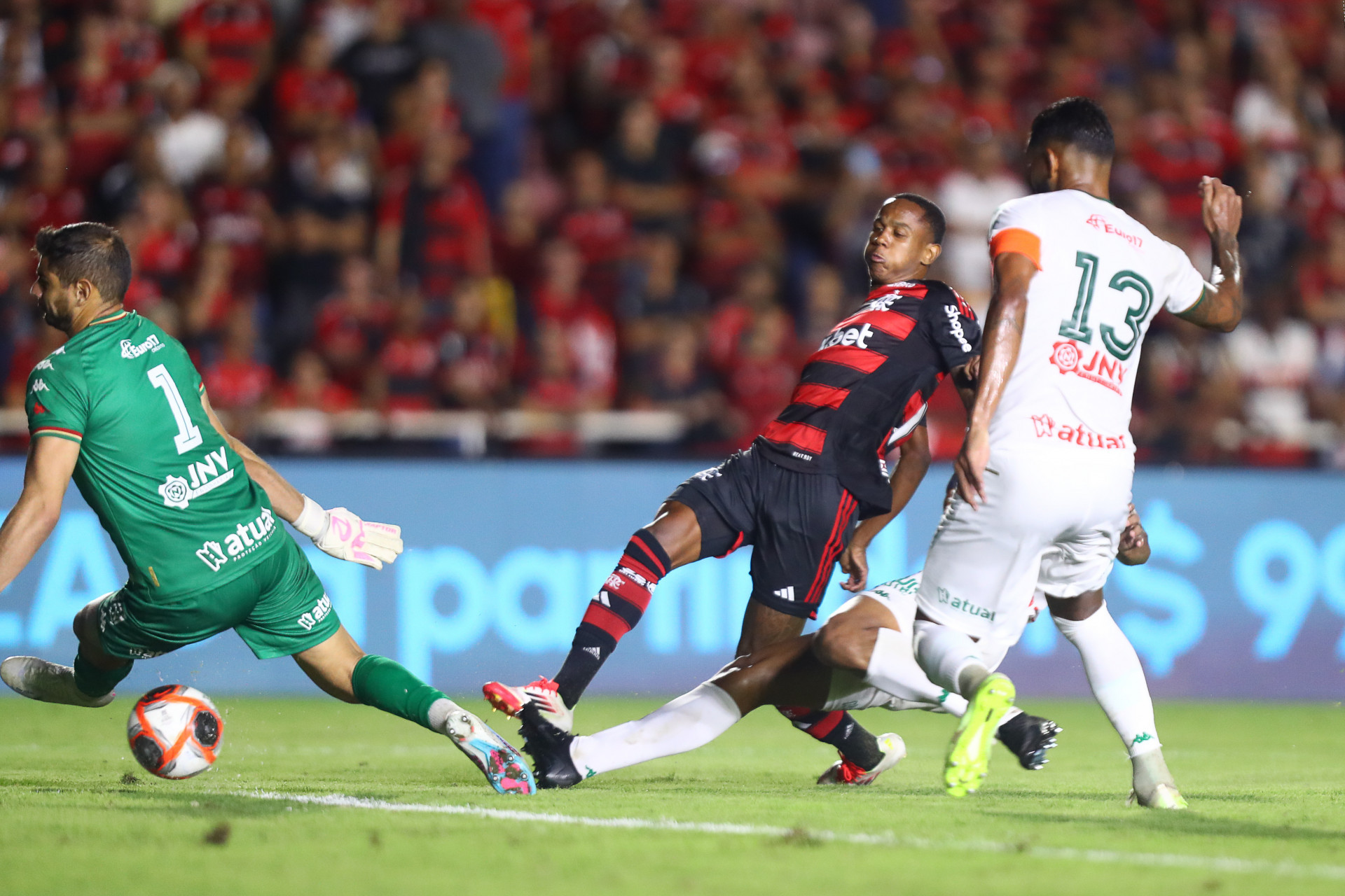 Portuguesa x Flamengo no Parque do Sabi&aacute;
 - Gilvan de Souza/Flamengo