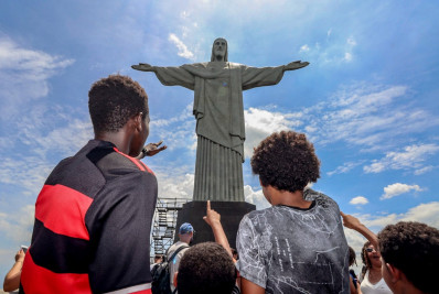 Crianças e idosos em situação de vulnerabilidade social visitam o Cristo pela primeira vez
