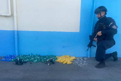 PM apreende pistola, munições e drogas em Belford Roxo