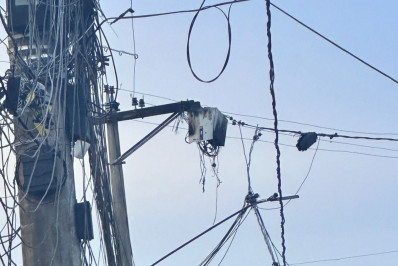 Moradores revelam desespero em meio a quedas de energia em São Gonçalo: 'Estamos cansados'