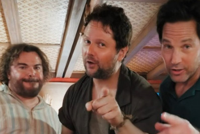 Selton Mello se diverte com Jack Black e Paul Rudd nos bastidores da nova versão de 'Anaconda'
