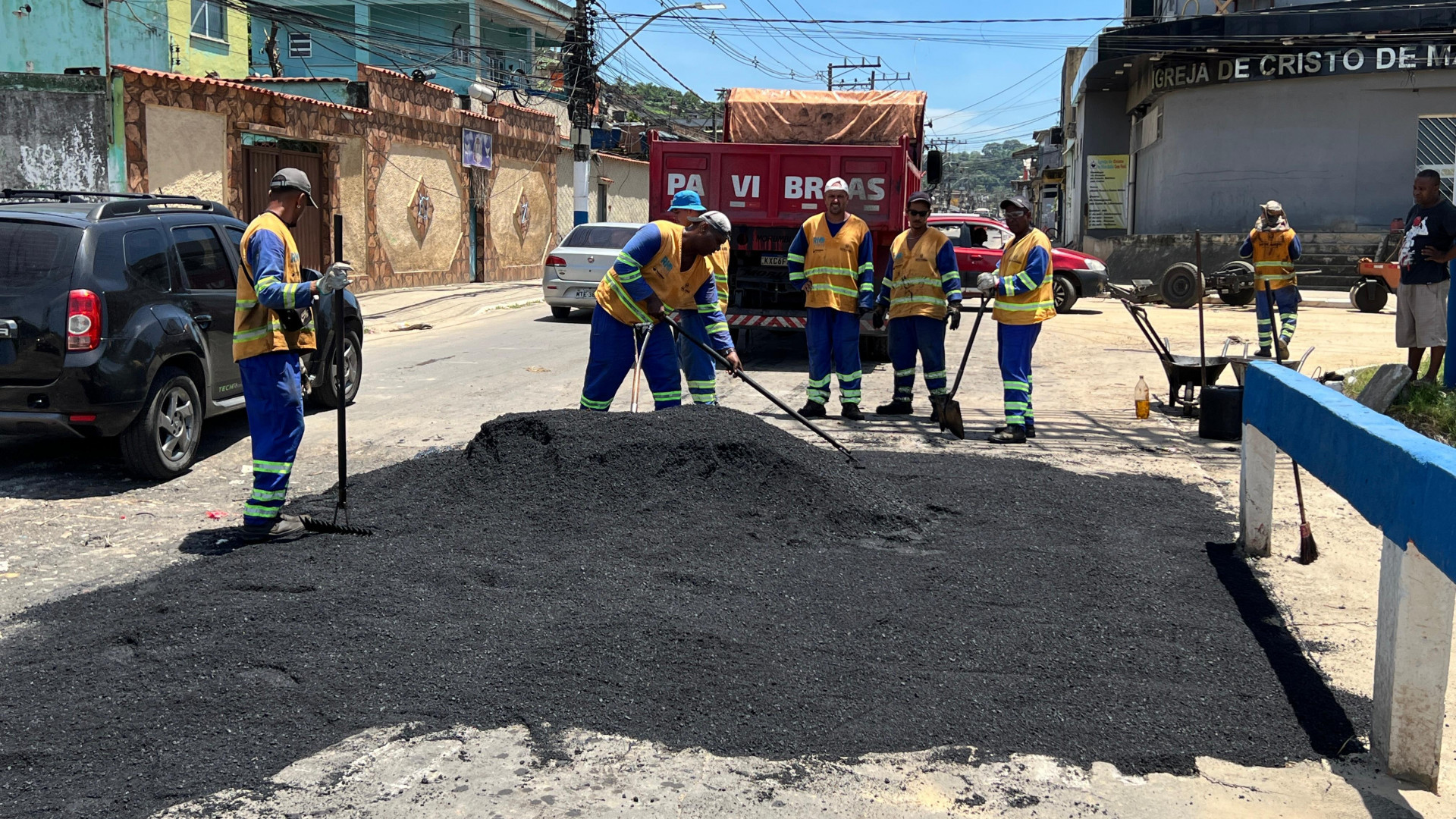 A Avenida General Muller, na altura da Ponte de Itaipu, recebeu camadas de pavimenta&ccedil;&atilde;o asf&aacute;ltica - J&uacute;nior Silva / PMBR