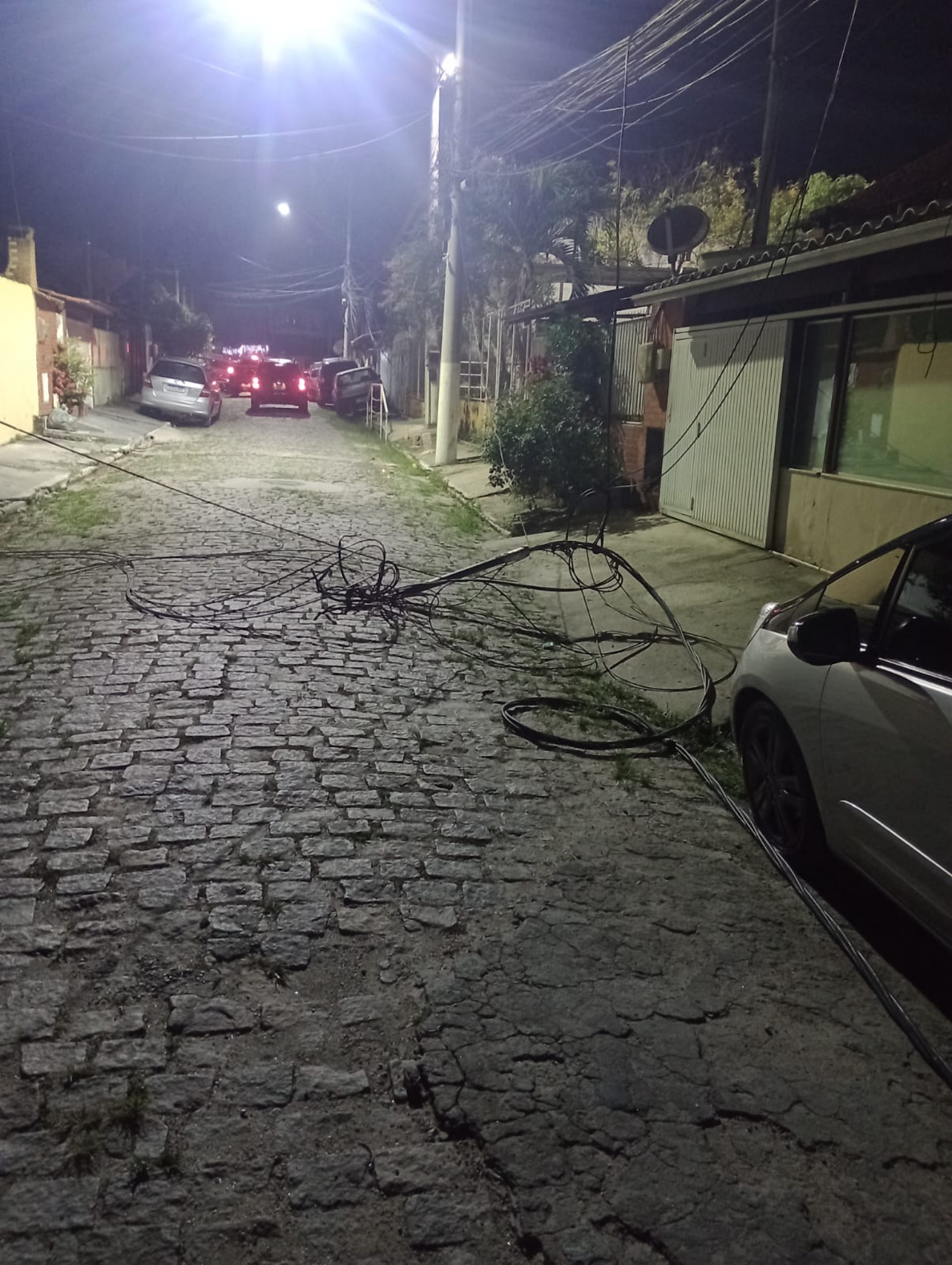 Transformador pega fogo e fios ficam expostos em condom&iacute;nio de S&atilde;o Gon&ccedil;alo - Arquivo Pessoal