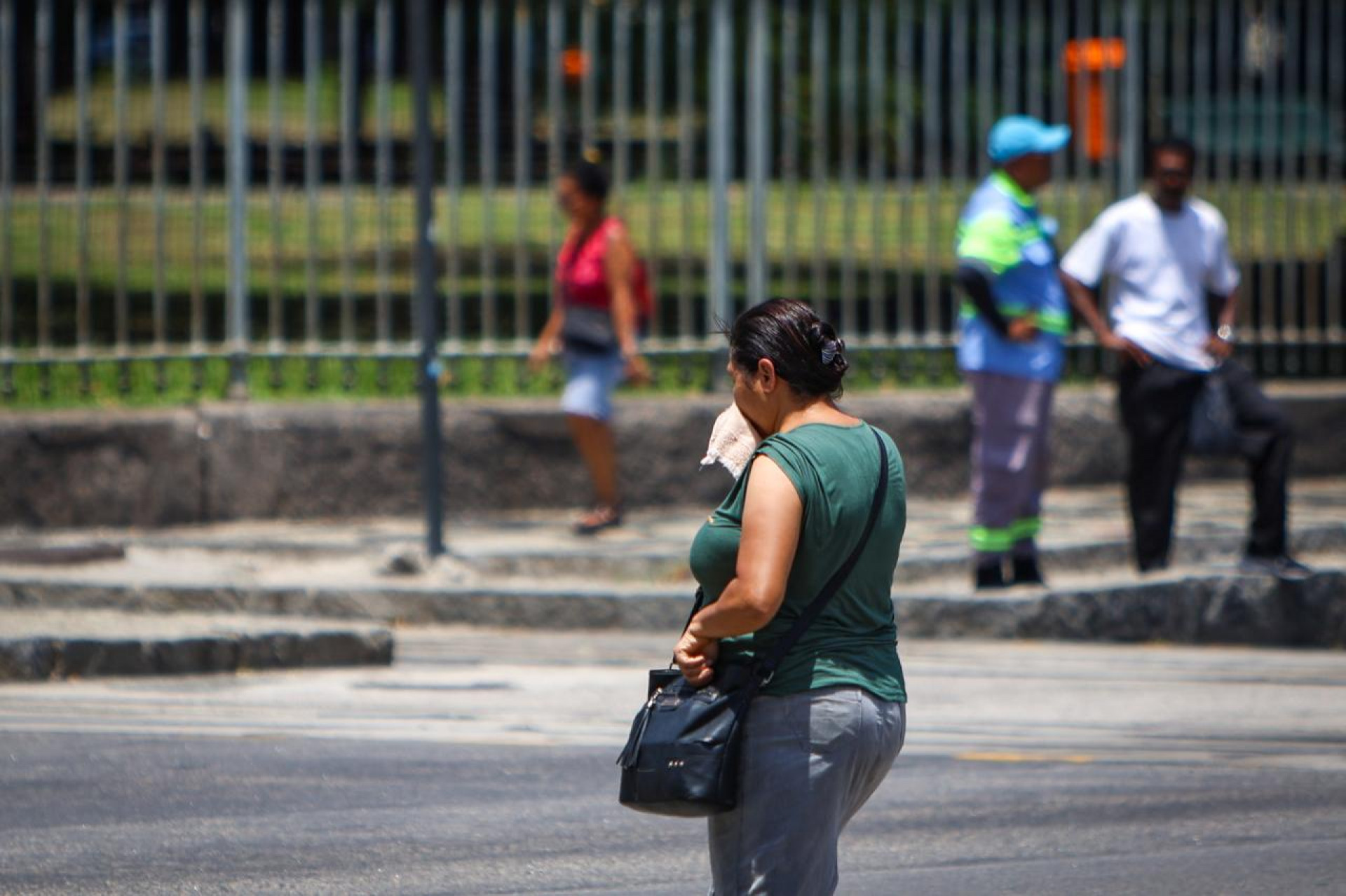 Movimentação durante quarta-feira (5) de calor no centro do Rio - Renan Areias / Agência O Dia