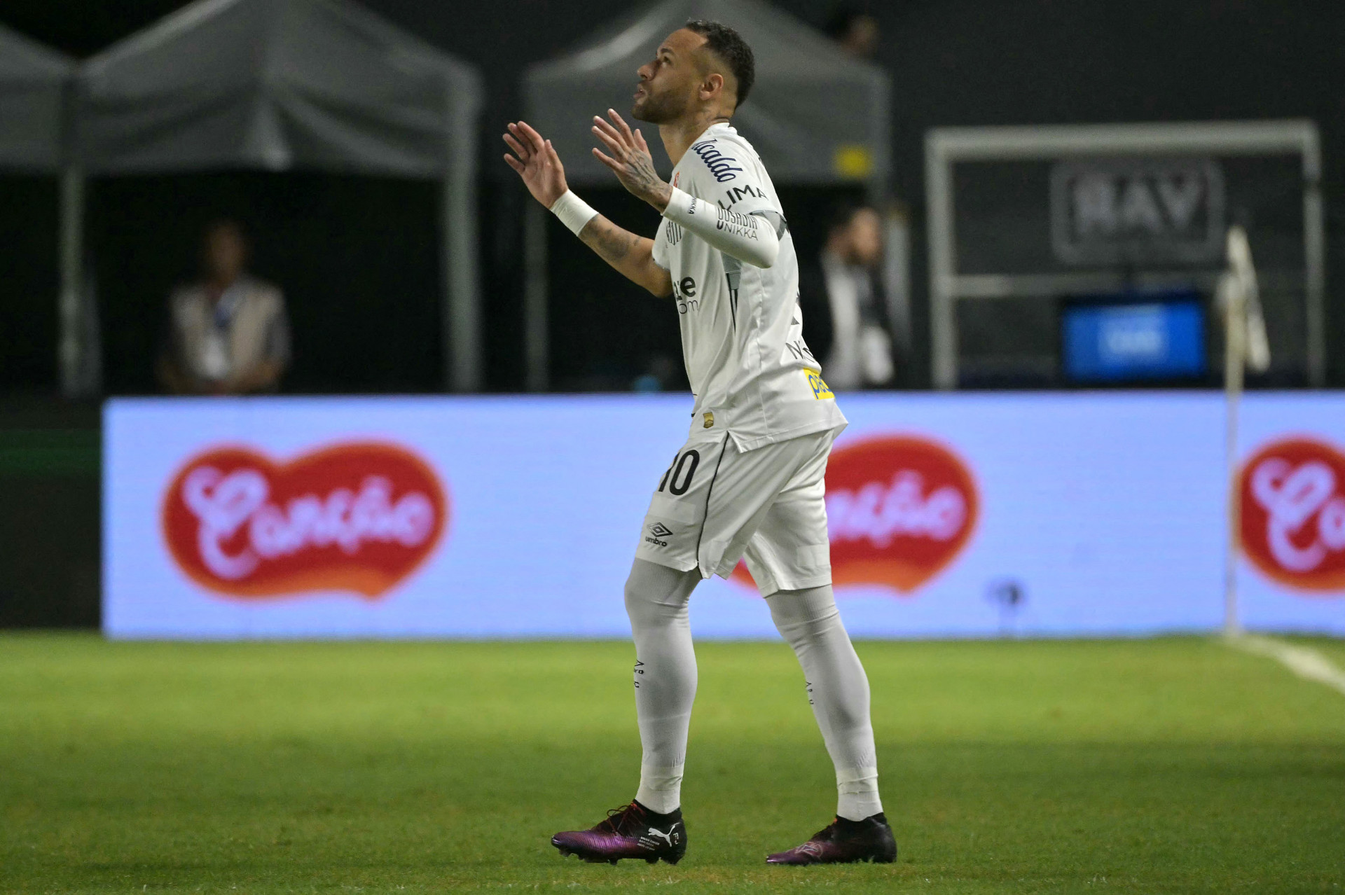 O novo camisa 10 do Santos teve uma boa atuação - Nelson Almeida / AFP