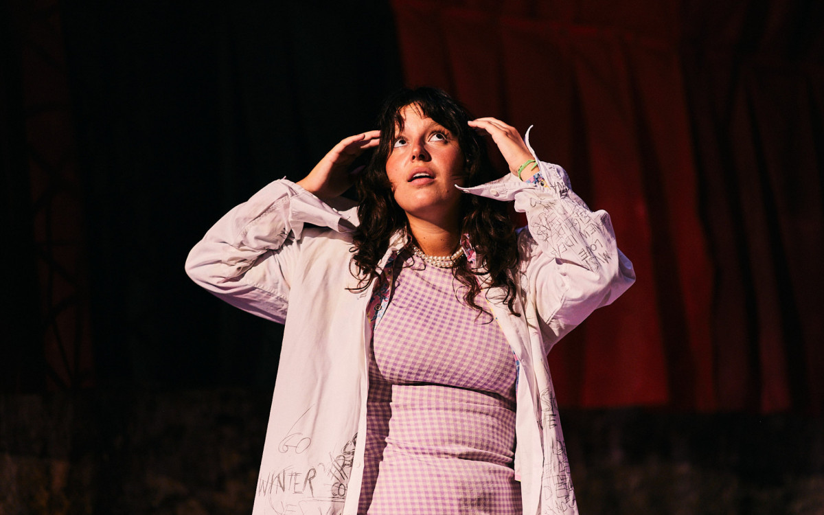 Bibi Couceiro em cena no espetáculo '1,2,3. M*RDA. É o meu TOC' - Christopher Fernandez