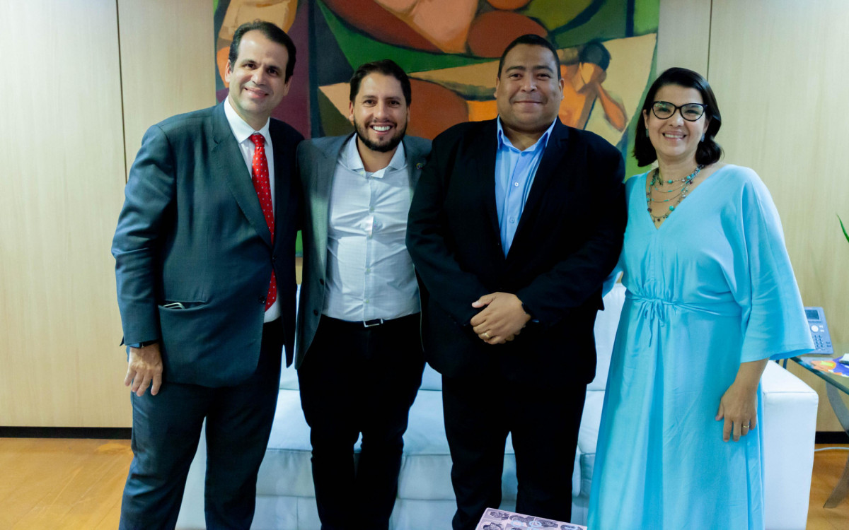 Deputado federal Áureo Ribeiro, Márcio Tavares, André Carvalho e Danielle Barros em Brasília