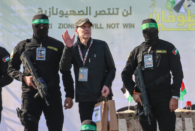 Ex-refém agradece tratamento do Hamas; imprensa israelense aponta depoimento forçado
