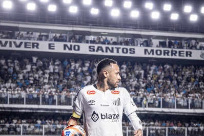 De folga, Neymar comemora aniversário e se recupera após reestrear pelo Santos