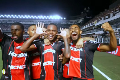 Adversário faz comemoração de Neymar na reestreia do craque: 'Resenha'