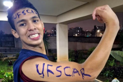 Vídeo: jovem com paralisia cerebral passa em segundo lugar em universidade federal e comemora conquista 