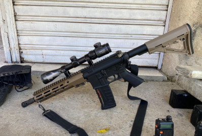 Criminoso é preso pela PM com fuzil, maconha, carregadores e munições em Belford Roxo