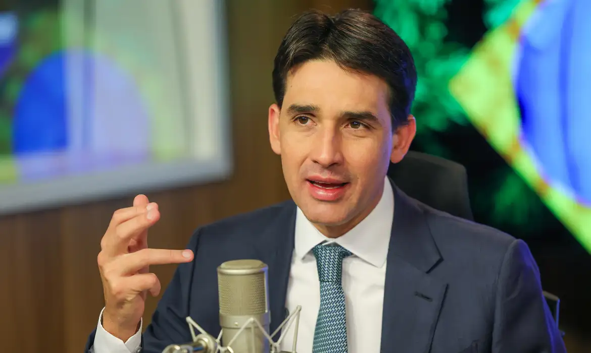 Governo estima fusão entre Gol e Azul em 12 meses e garante monitoramento de tarifas