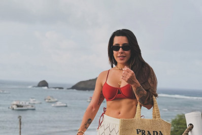 De biquíni, Lauana Prado exibe abdômen definido em Fernando de Noronha