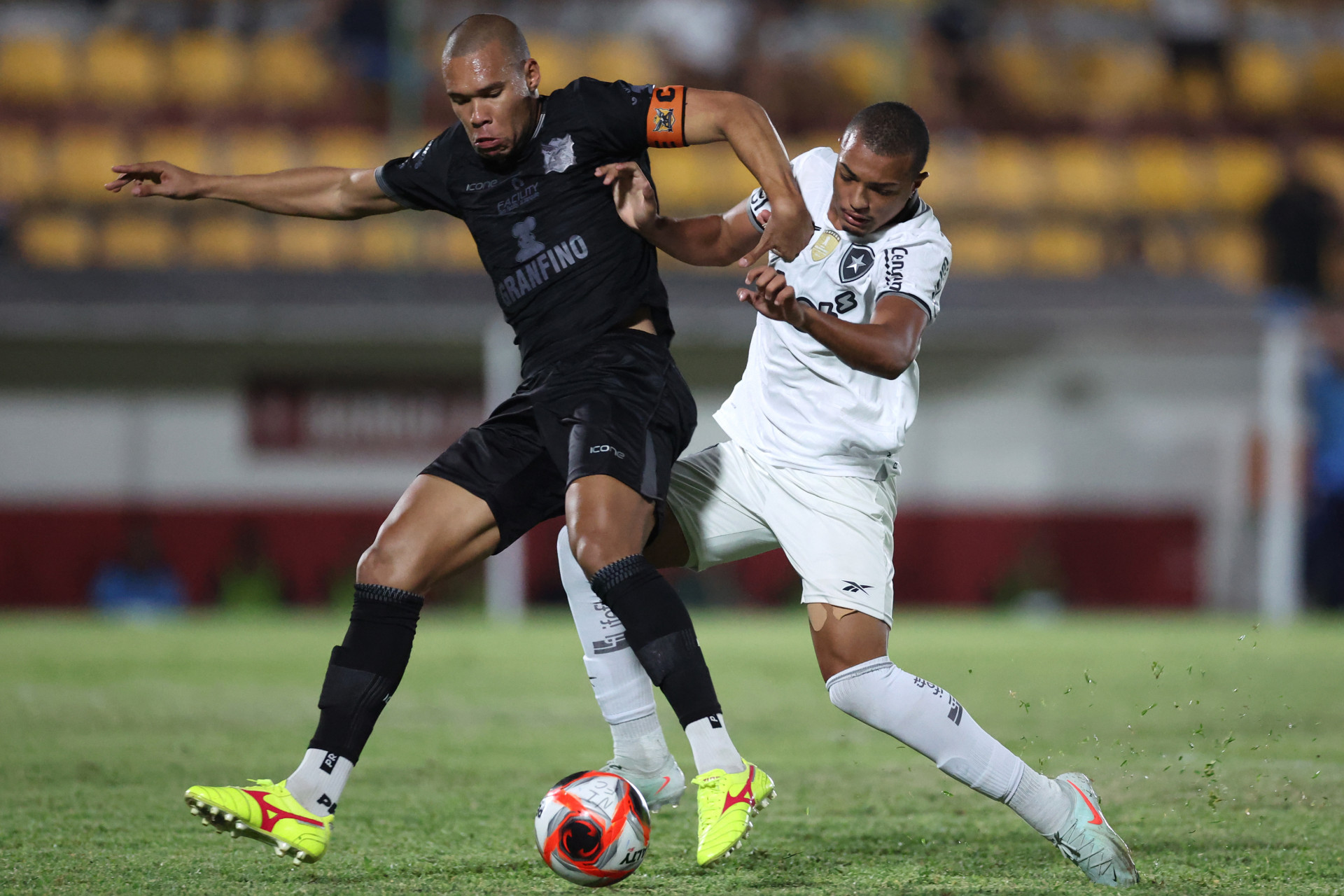 Kayke, autor do gol do Botafogo, em a&ccedil;&atilde;o no duelo com o Nova Igua&ccedil;u - Vitor Silva/Botafogo